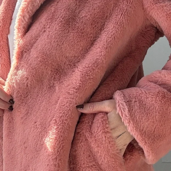 PrettyLittleThing Pink Faux Fur coat - Picture 2 of 5